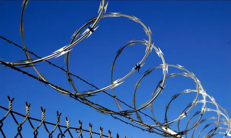 Spiral Concertina Jiletli Tel