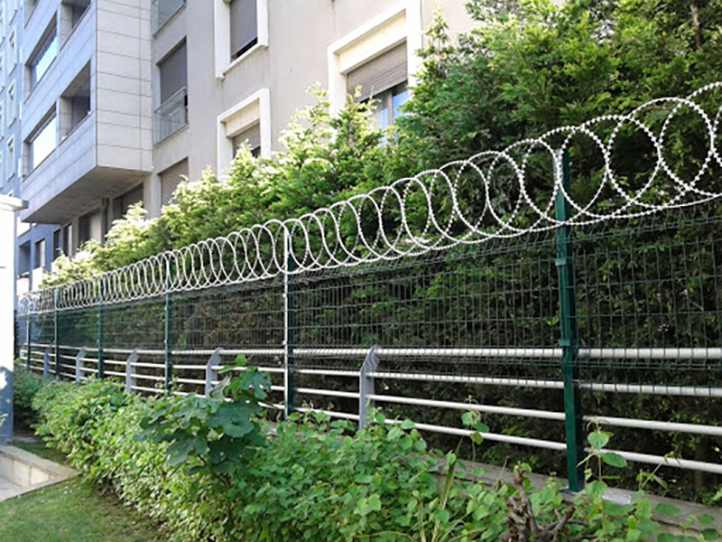 Düzlemsel Jiletli Tel