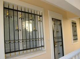 Demir Pencere Korkuluğu